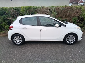 Used Peugeot 208 2015 for sale - 77545357: Photo