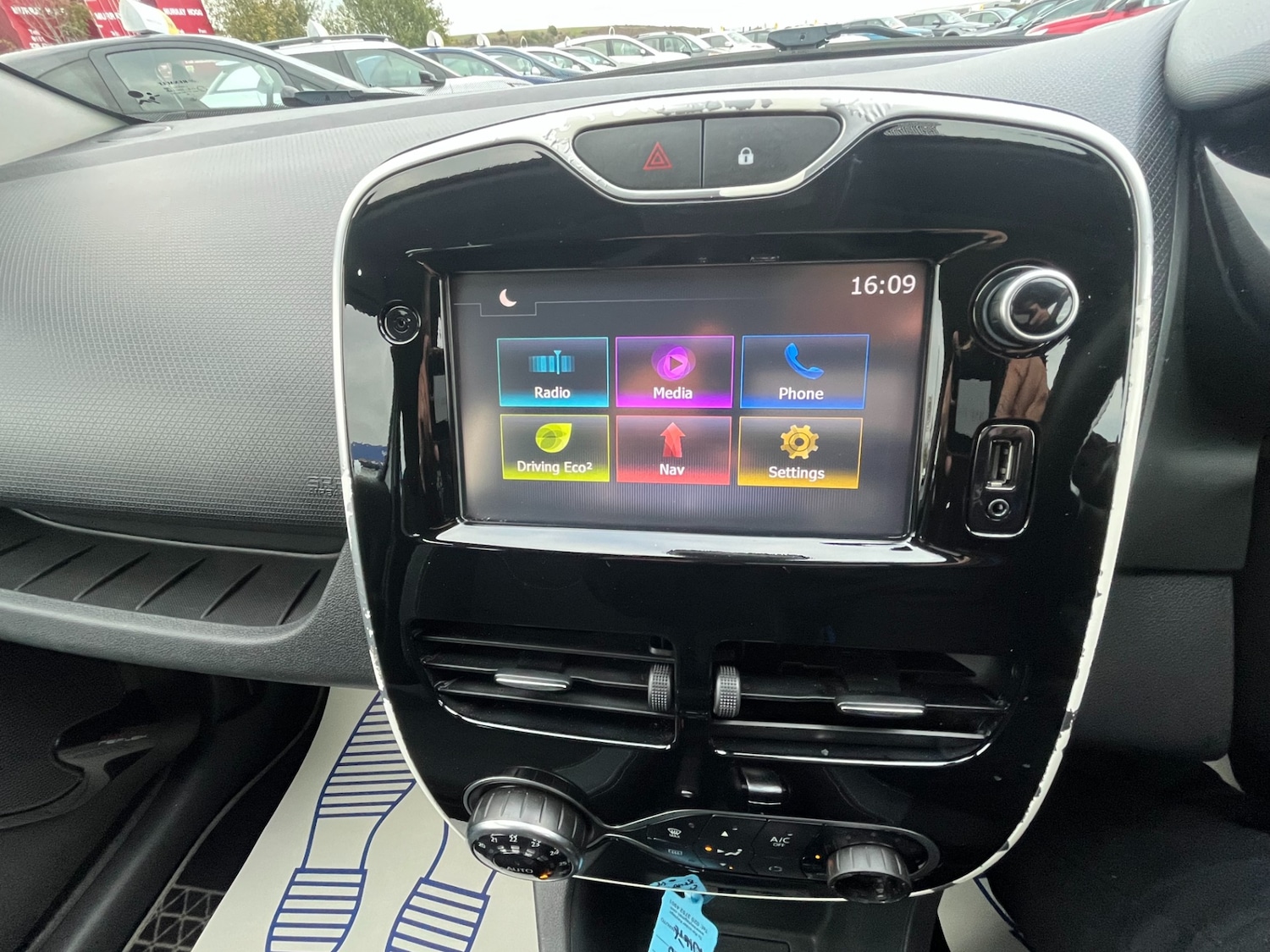 Used Renault Clio 2016 for sale - 76276897: Photo 15