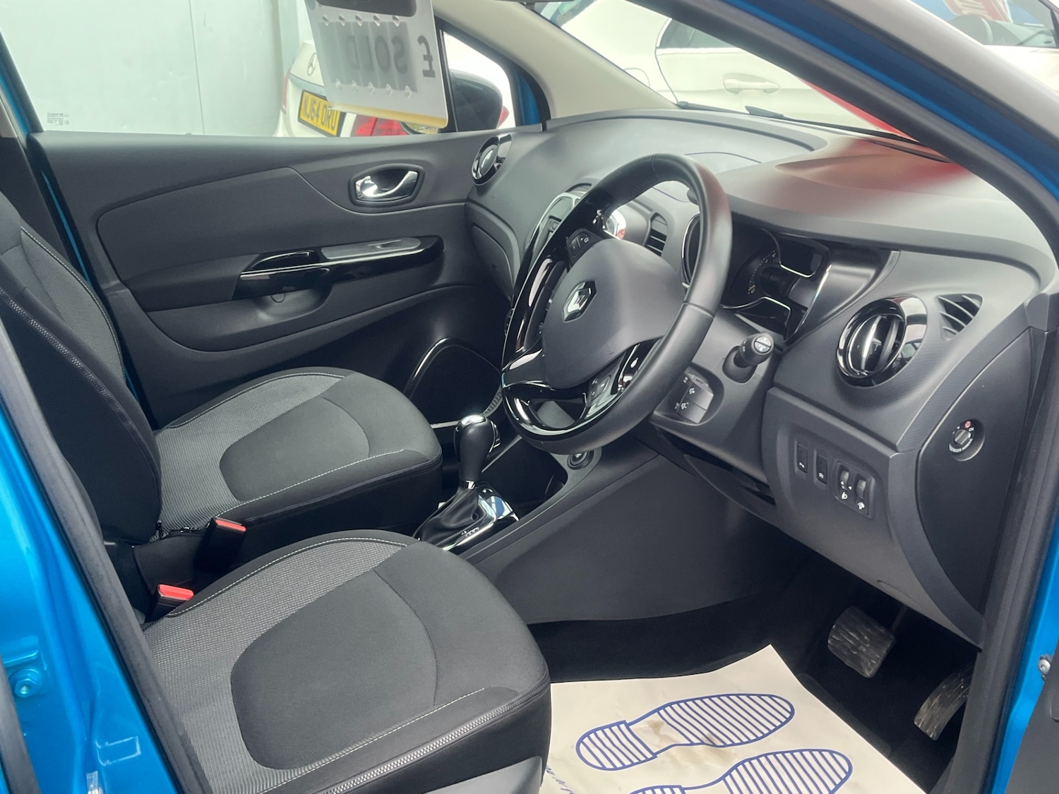 Used Renault Captur 2015 for sale - 77475298: Photo 11