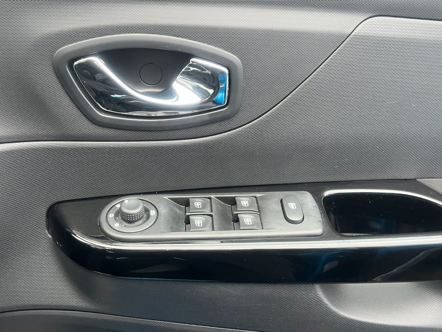 Used Renault Captur 2015 for sale - 77475298: Photo 12