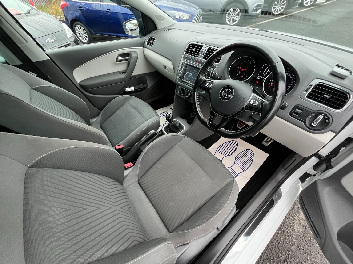 Used Volkswagen Polo 2015 for sale - 76263132: Photo 14