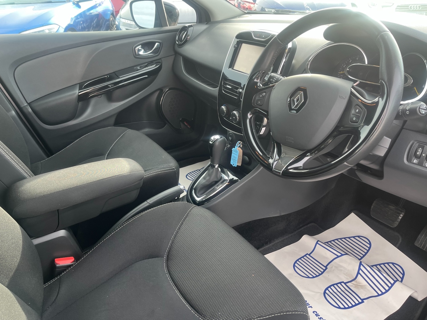 Used Renault Clio 2014 for sale - 76363456: Photo 11