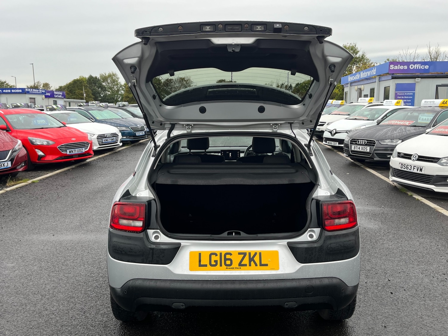 Used Citroen C4 Cactus 2016 for sale - 76157102: Photo 8