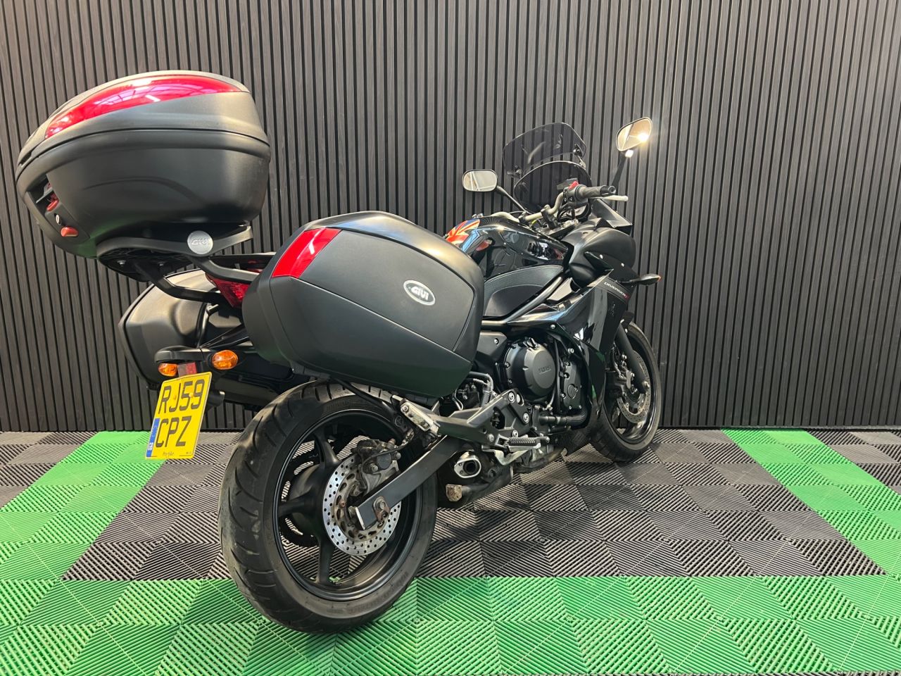 Used Yamaha XJ6 for sale - 78435610: Photo 11
