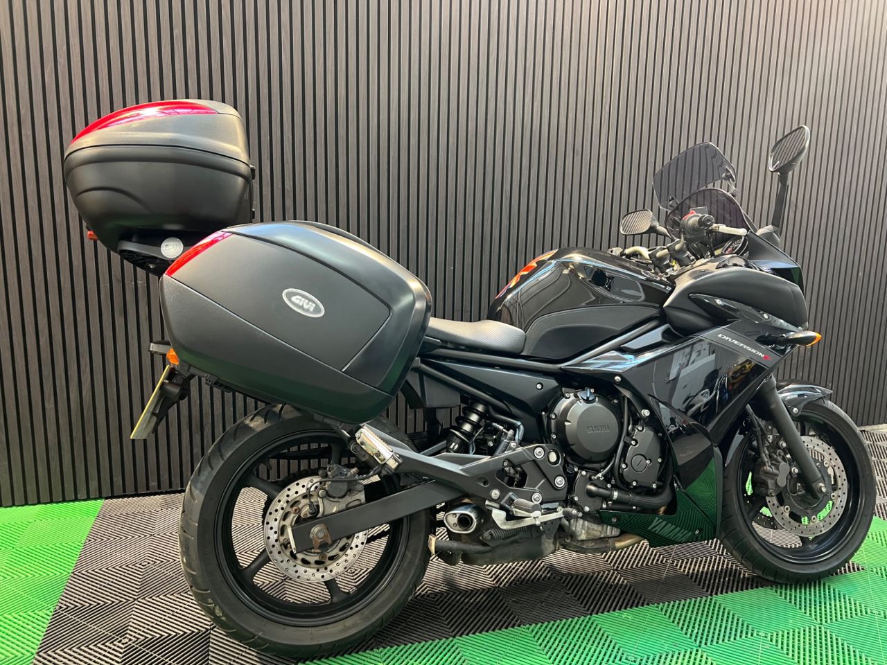 Used Yamaha XJ6 for sale - 78435610: Photo 4
