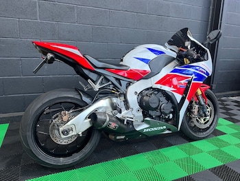 Used Honda CBR1000RR Fireblade undefined for sale - bike-78434499: Photo