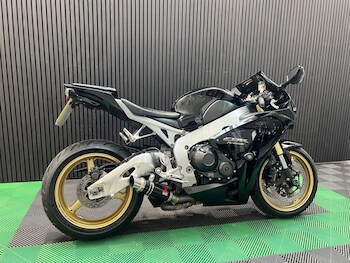 Used Honda CBR1000RR Fireblade undefined for sale - bike-78640117: Photo