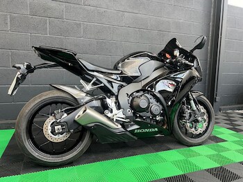 Used Honda CBR1000RR Fireblade undefined for sale - bike-78435415: Photo