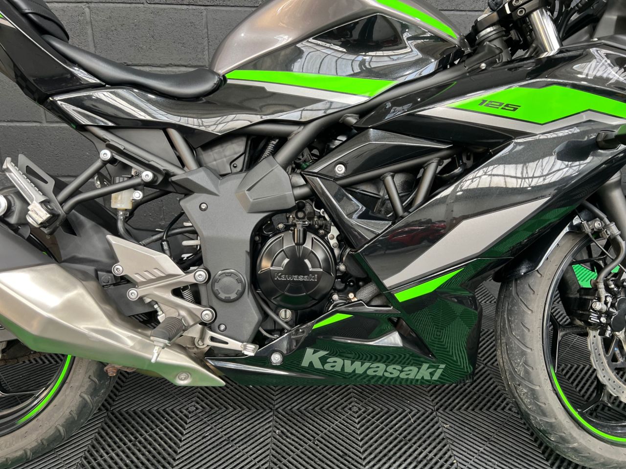 Used Kawasaki Ninja 125 for sale - 78435568: Photo 13
