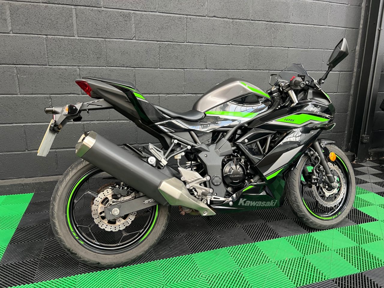 Used Kawasaki Ninja 125 for sale - 78435568: Photo 4