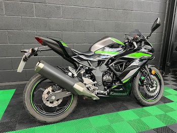 Used Kawasaki Ninja 125 undefined for sale - bike-78435568: Photo
