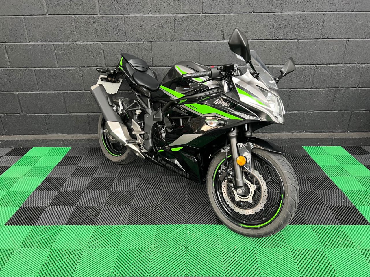 Used Kawasaki Ninja 125 for sale - 78435568: Photo 6