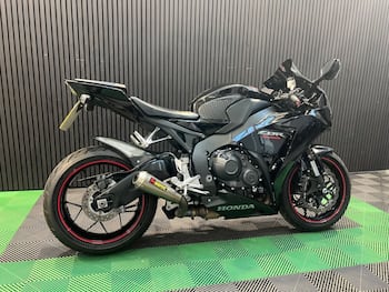 Used Honda CBR1000RR Fireblade undefined for sale - bike-79604731: Photo