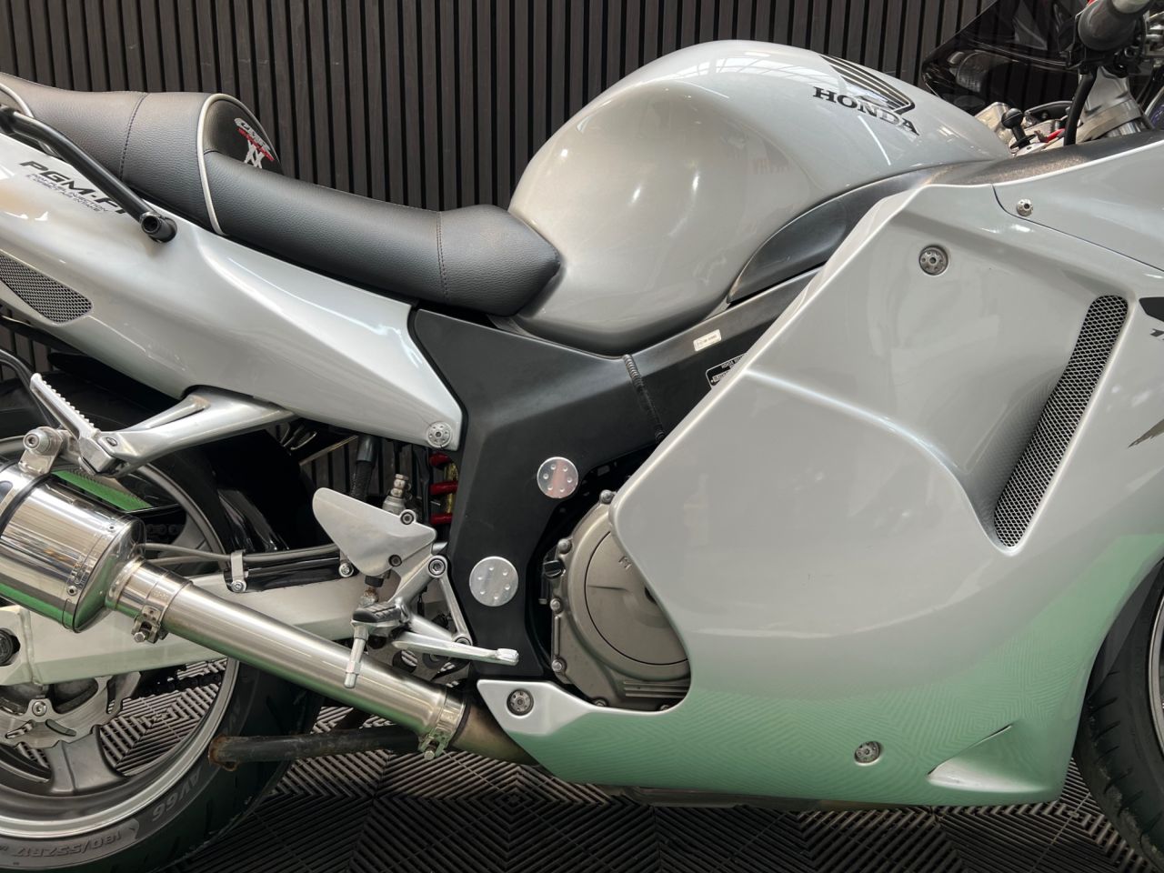 Used Honda CBR1100XX Super Blackbird for sale - 78552432: Photo 13