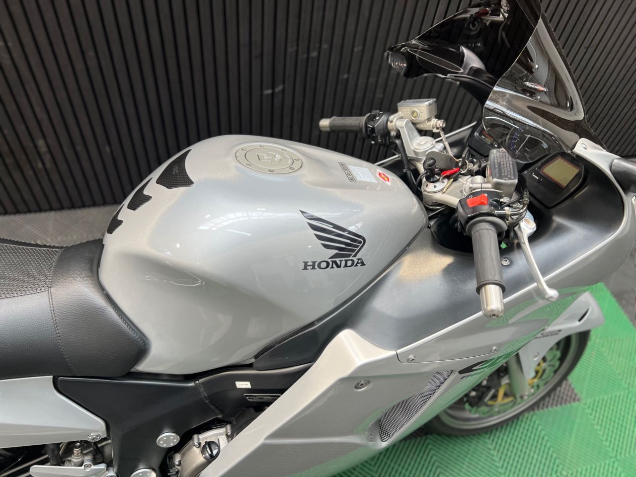 Used Honda CBR1100XX Super Blackbird for sale - 78552432: Photo 16