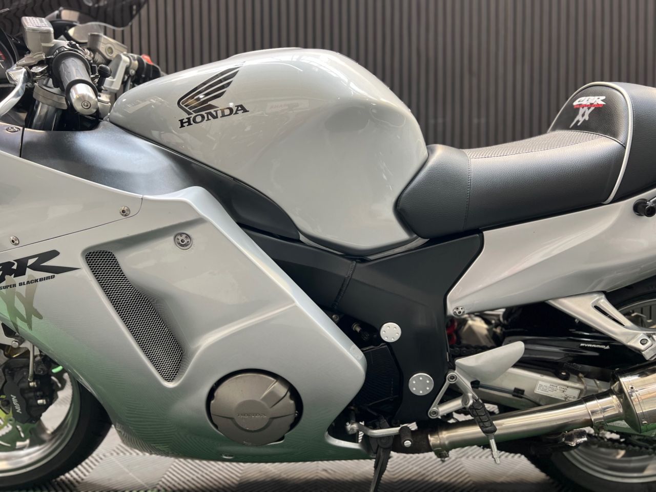 Used Honda CBR1100XX Super Blackbird for sale - 78552432: Photo 19