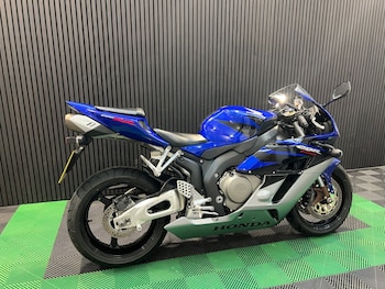 Used Honda CBR1000RR Fireblade undefined for sale - bike-78435351: Photo