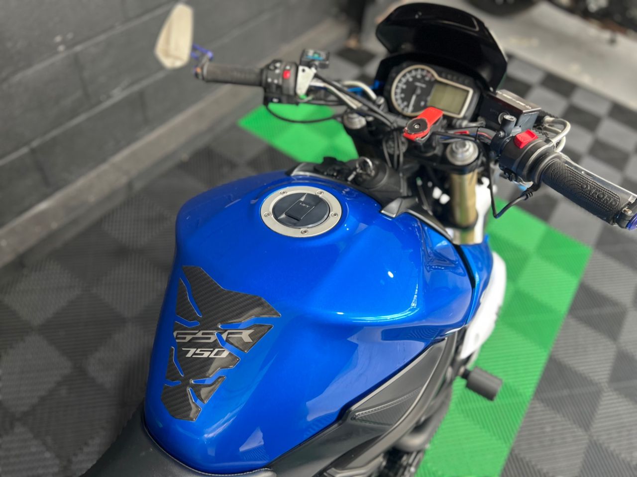 Used Suzuki GSR750 for sale - 78434712: Photo 16