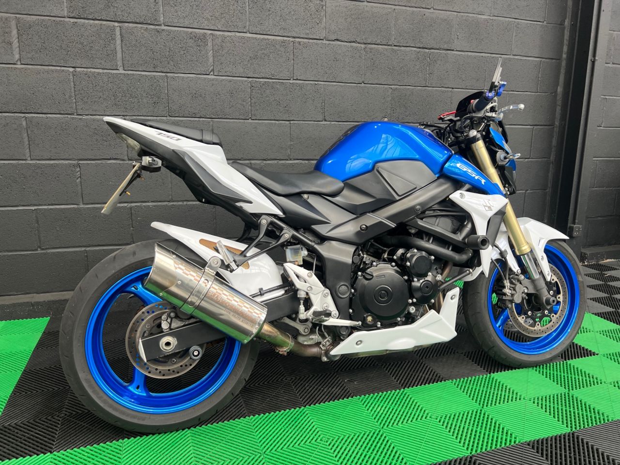 Used Suzuki GSR750 for sale - 78434712: Photo 4