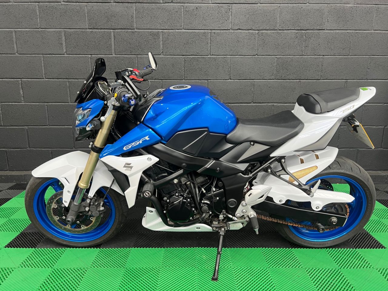 Used Suzuki GSR750 for sale - 78434712: Photo 7