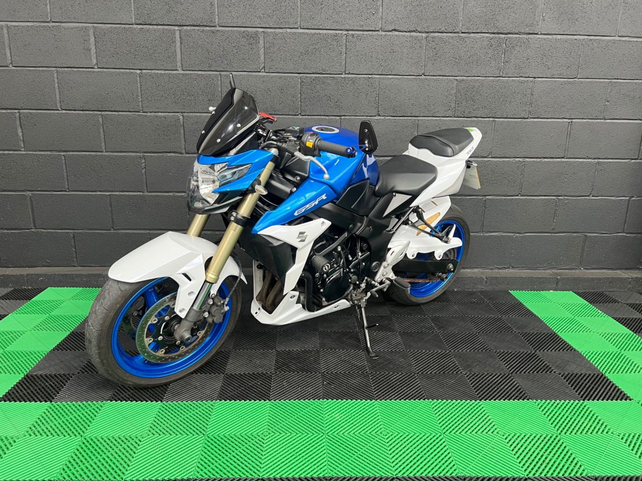 Used Suzuki GSR750 for sale - 78434712: Photo 9