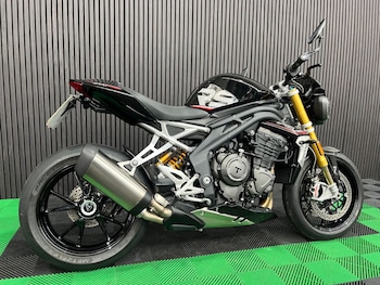 Used Triumph Speed triple 1200 undefined for sale - bike-78435094: Photo
