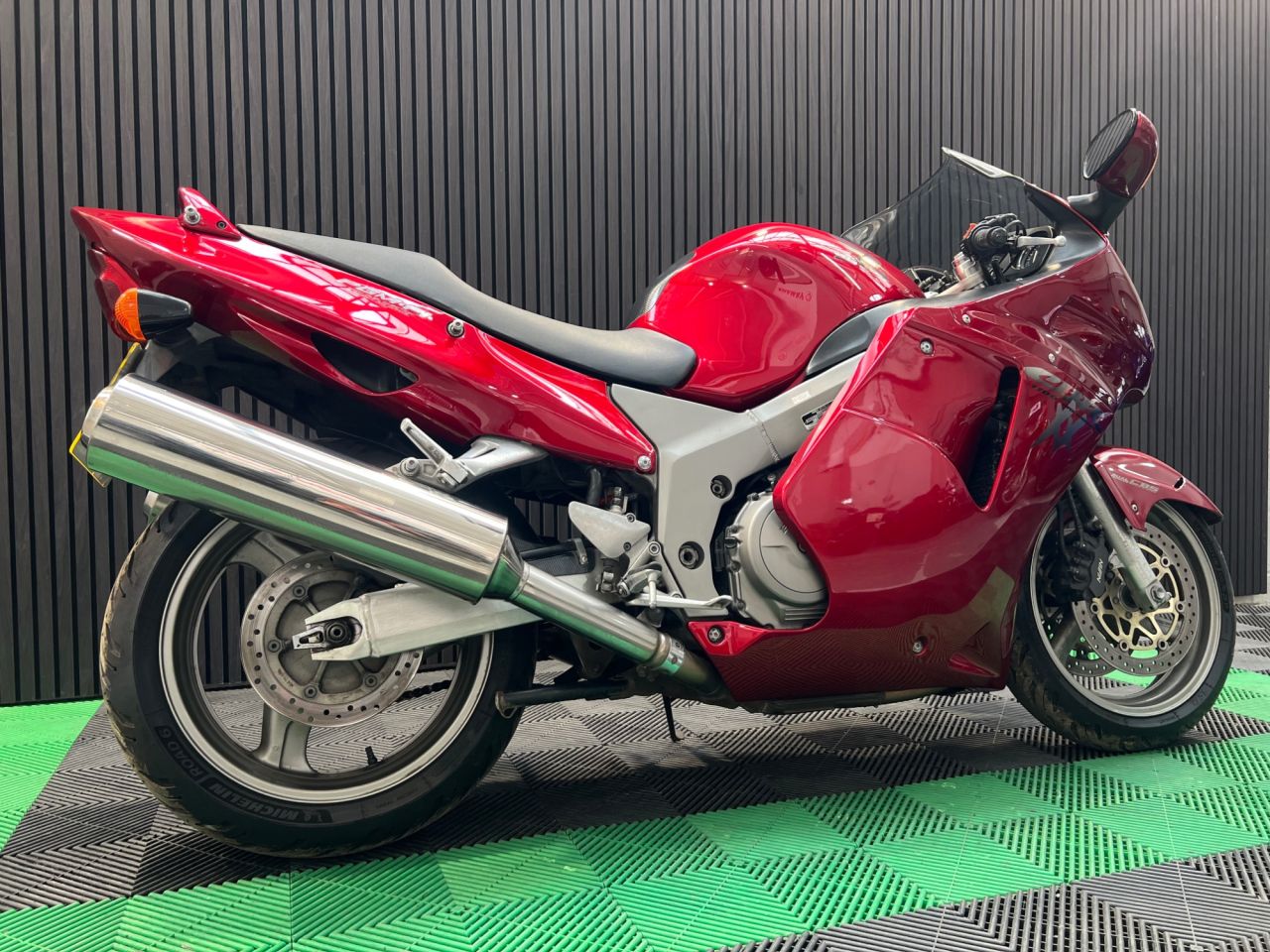 Used Honda CBR1100XX Super Blackbird for sale - 78434916: Photo 4