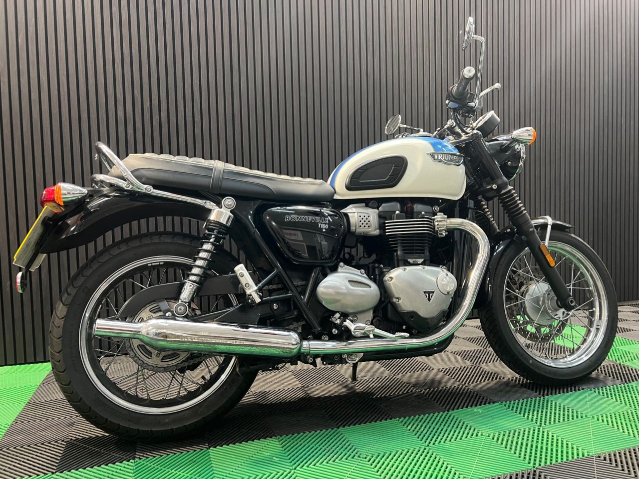 Used Triumph Bonneville T100 for sale - 78435202: Photo 4