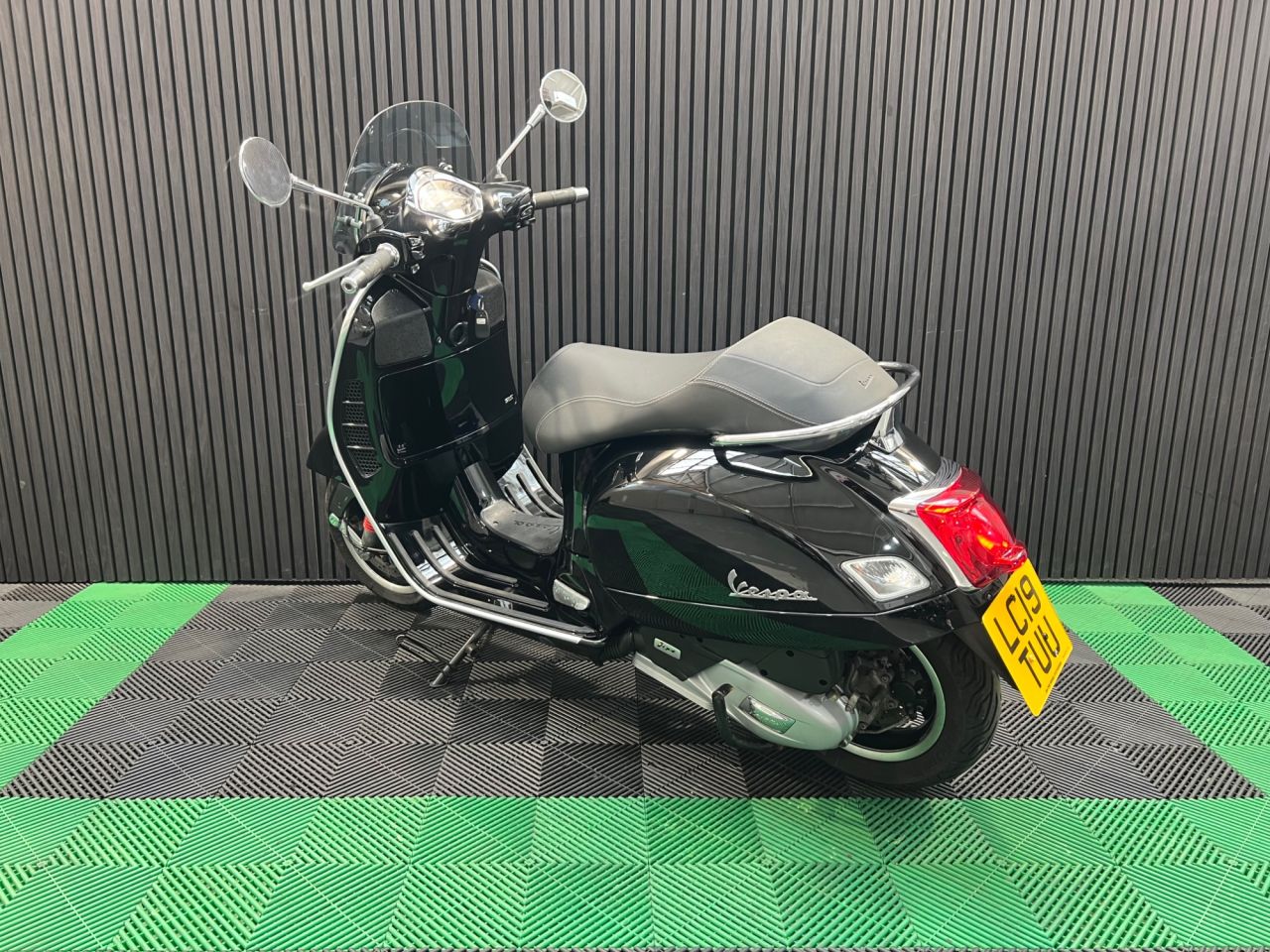 Used Piaggio Vespa GTS for sale - 78435596: Photo 10