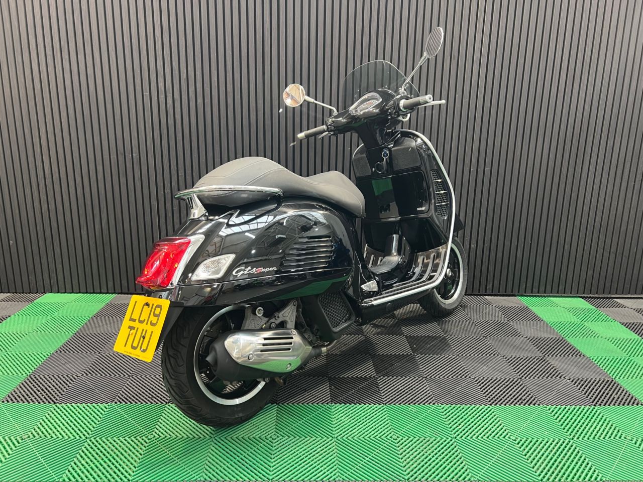 Used Piaggio Vespa GTS for sale - 78435596: Photo 11