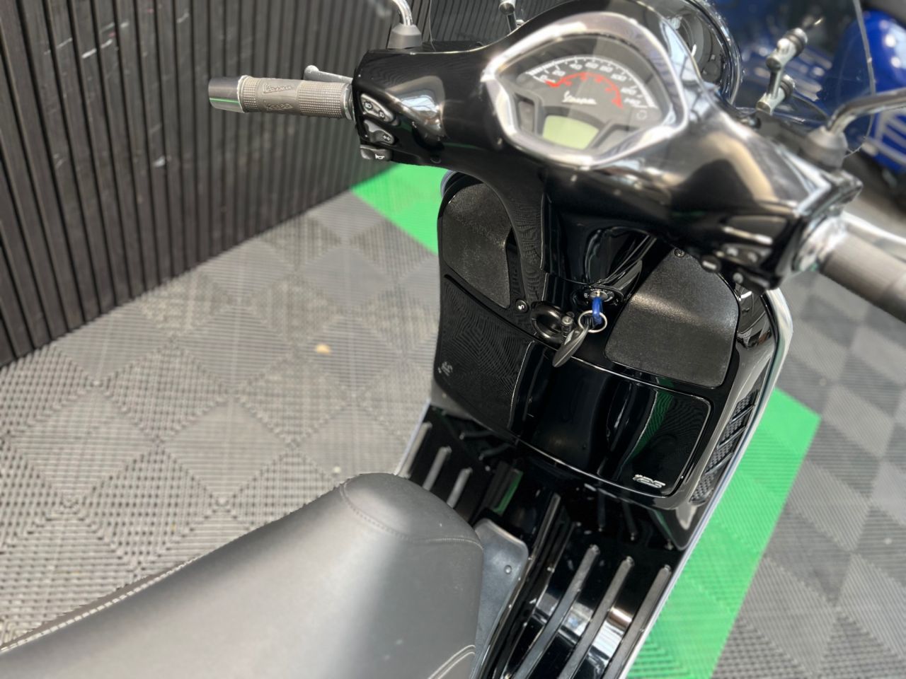 Used Piaggio Vespa GTS for sale - 78435596: Photo 16