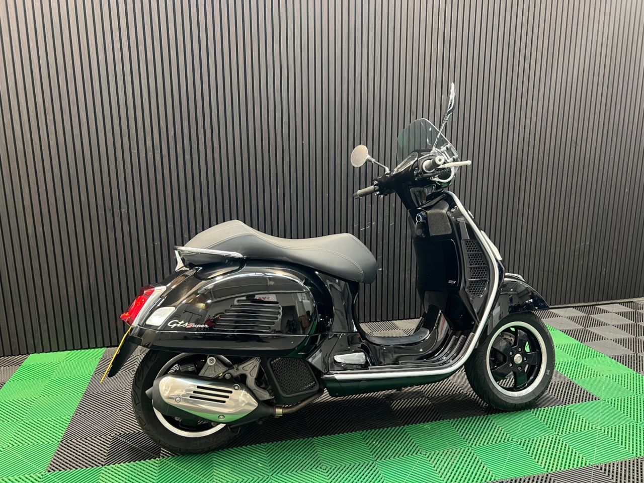 Used Piaggio Vespa GTS for sale - 78435596: Photo 4