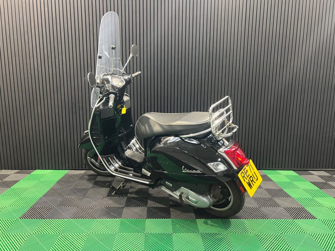 Used Piaggio Vespa GTS for sale - 78435334: Photo 10