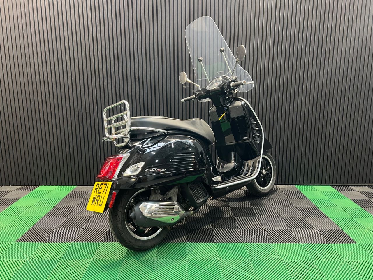 Used Piaggio Vespa GTS for sale - 78435334: Photo 11