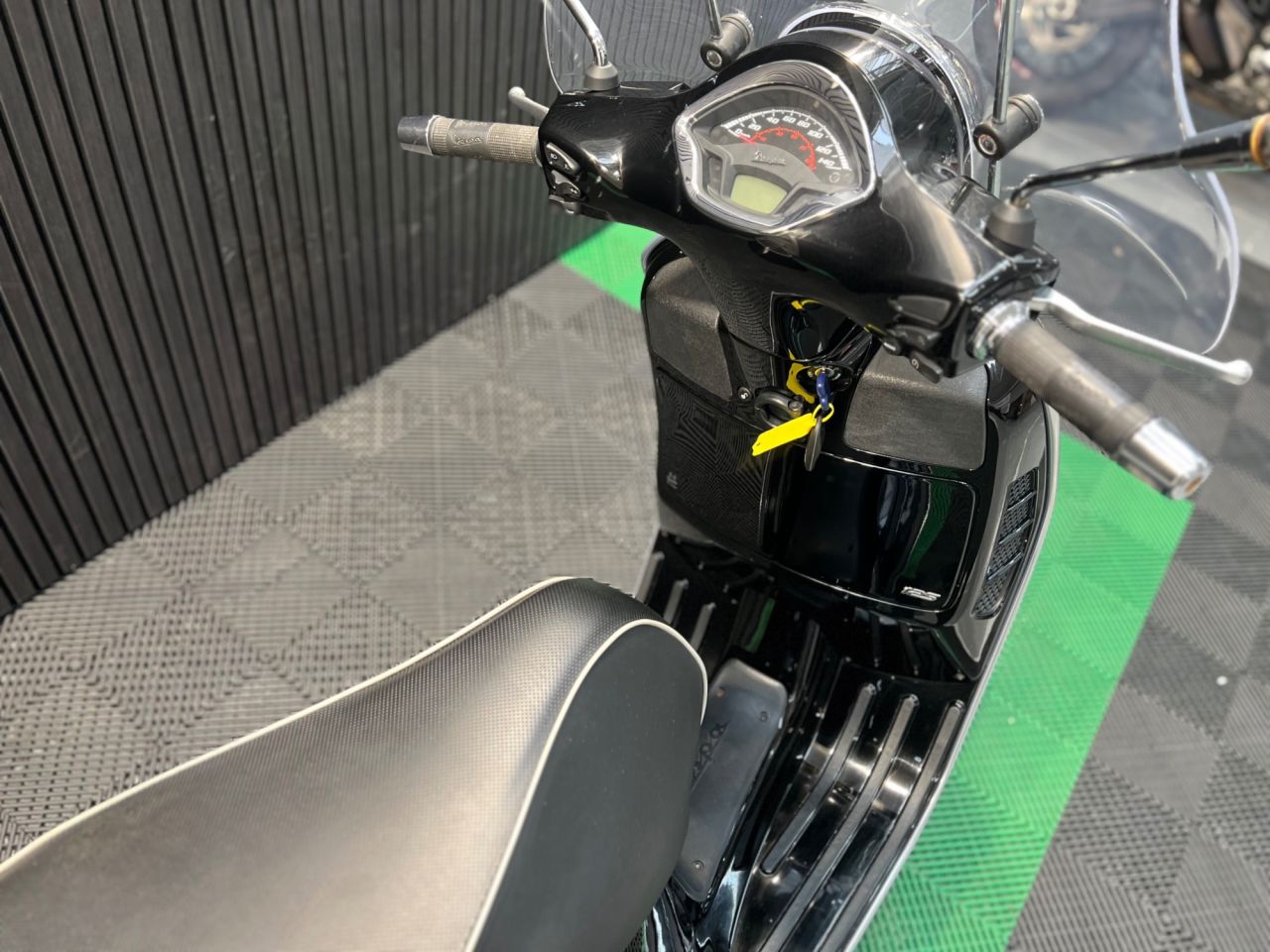 Used Piaggio Vespa GTS for sale - 78435334: Photo 16