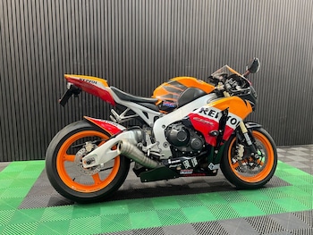 Used Honda CBR1000RR Fireblade undefined for sale - bike-78725095: Photo