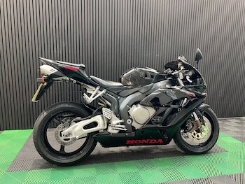 Used Honda CBR1000RR Fireblade undefined for sale - bike-78552441: Photo