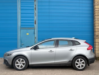 Used Volvo V40 2015 for sale - 79335309: Photo