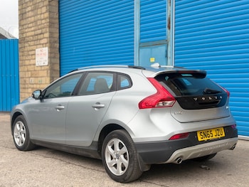 Used Volvo V40 2015 for sale - 79335309: Photo