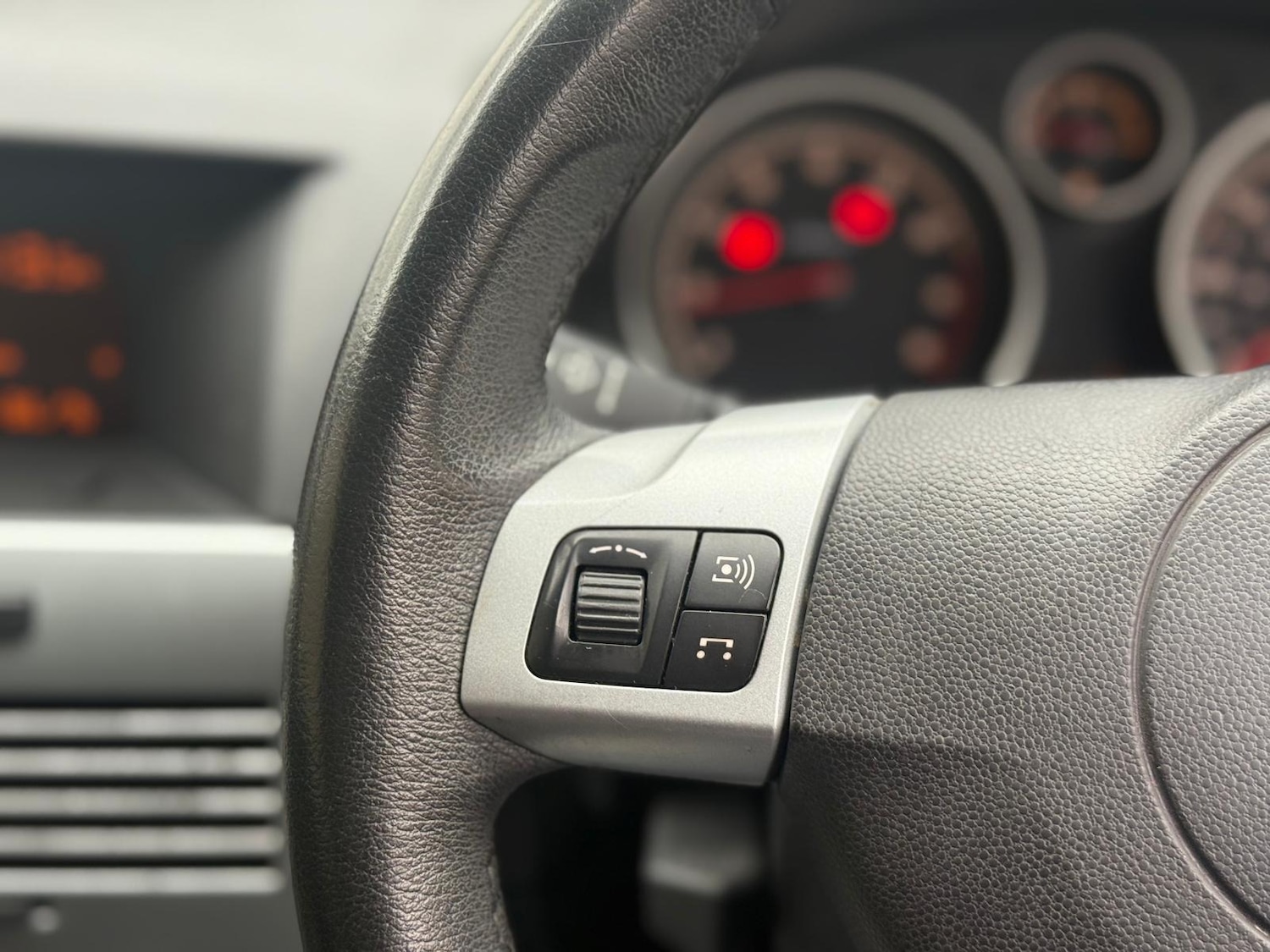 Used Vauxhall Astra 2010 for sale - 76625837: Photo 6