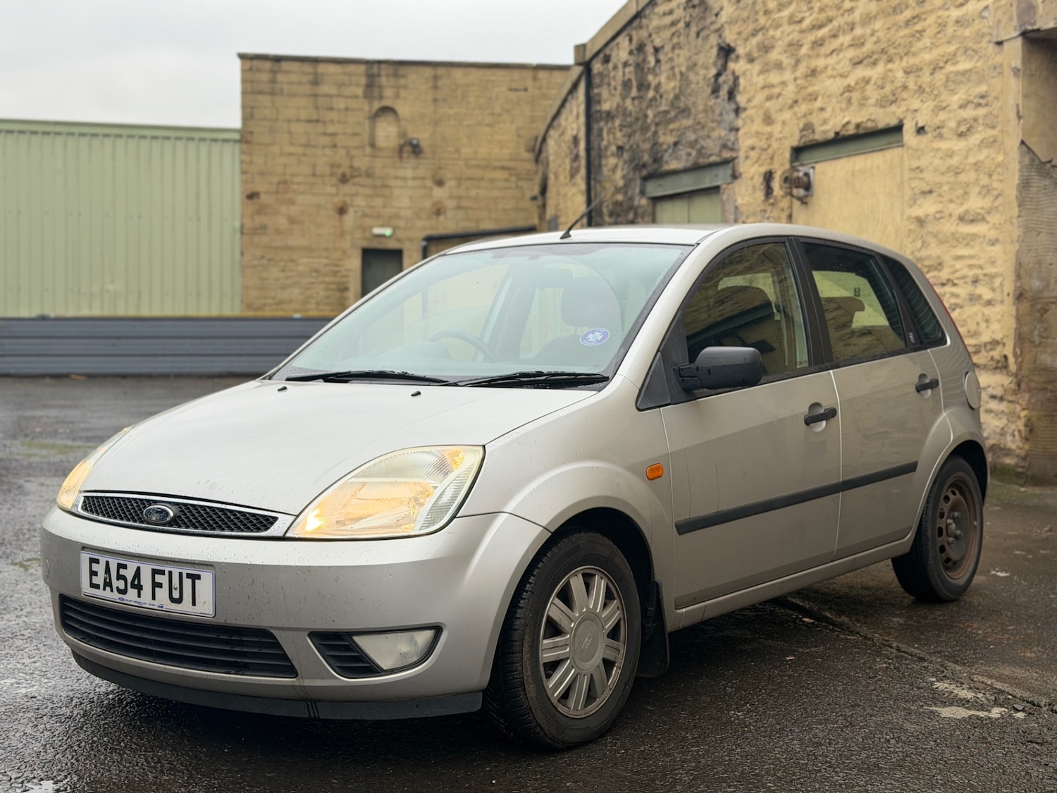 Used Ford Fiesta 2004 for sale - 77300364: Photo 2