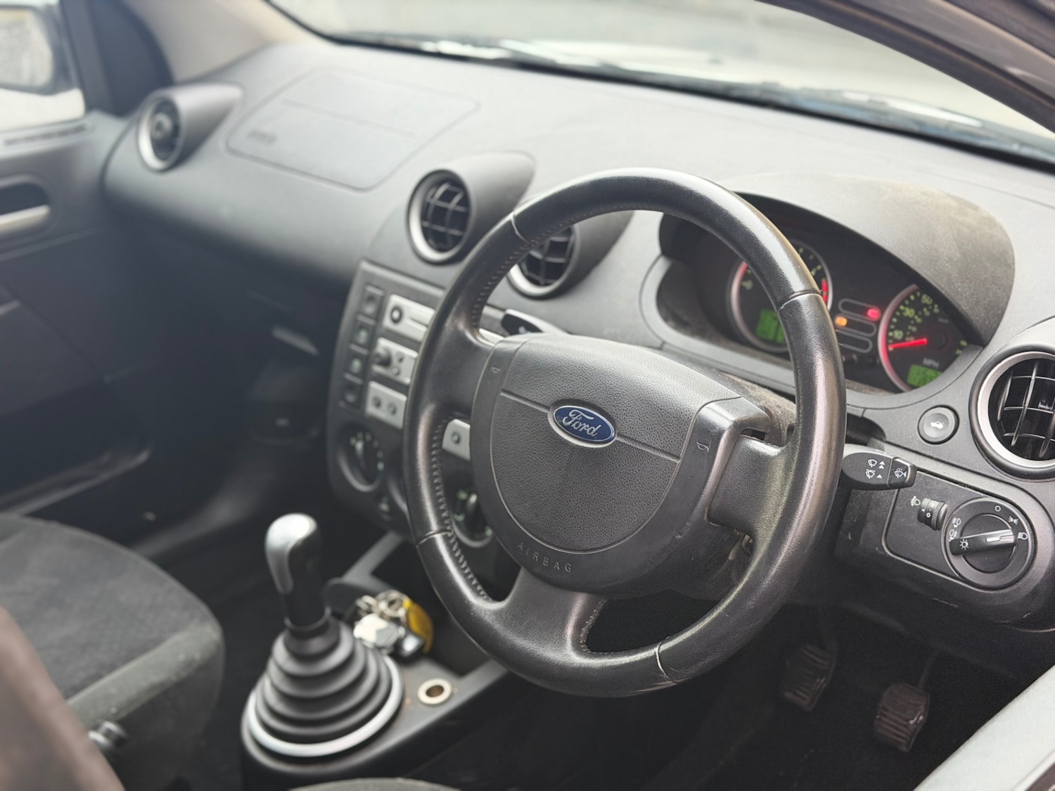 Used Ford Fiesta 2004 for sale - 77300364: Photo 8
