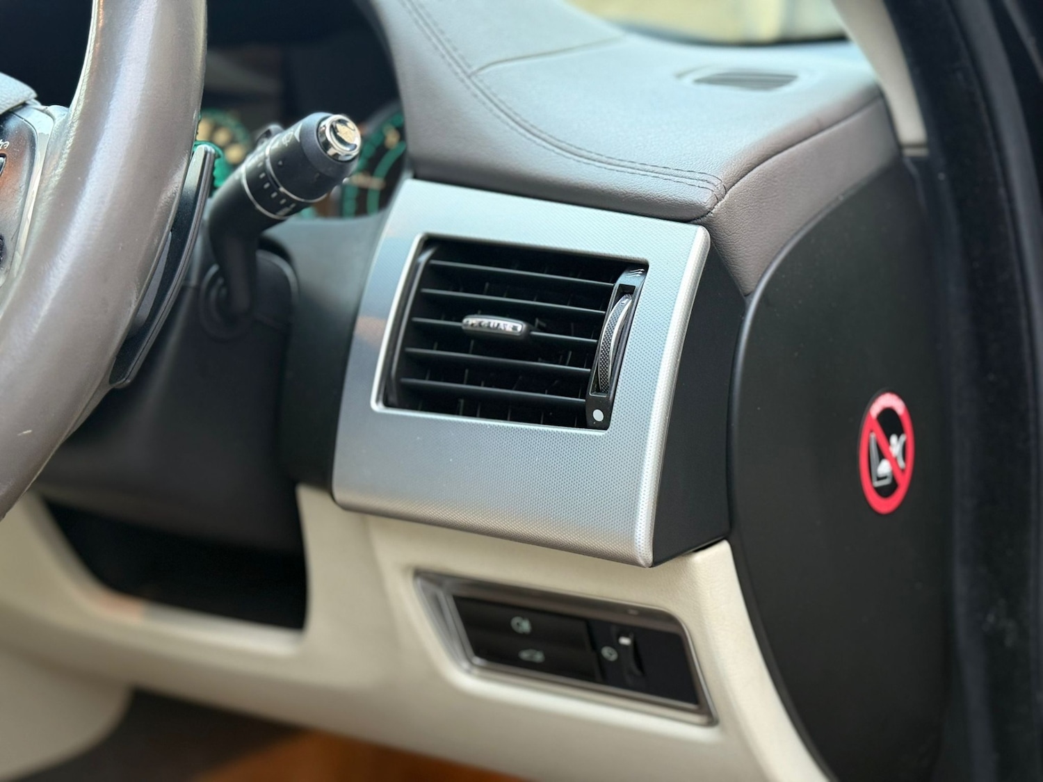 Used Jaguar XF 2013 for sale - 76570837: Photo 16