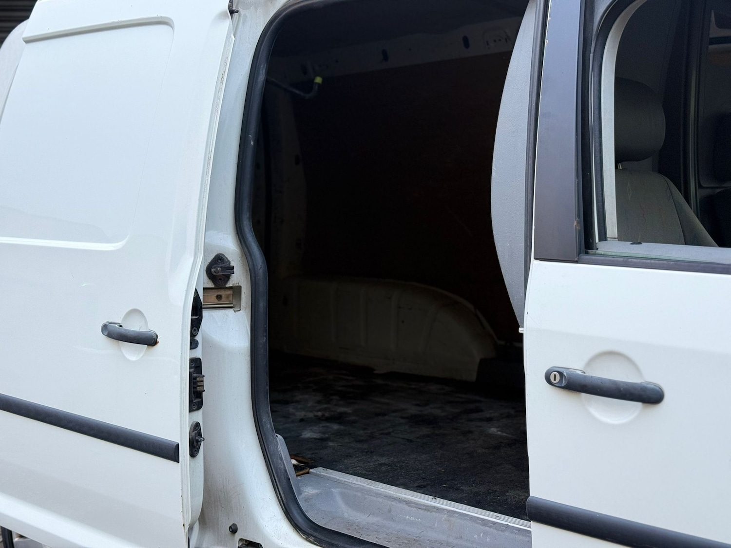 Used Volkswagen Caddy Maxi 2009 for sale - 76570919: Photo 9