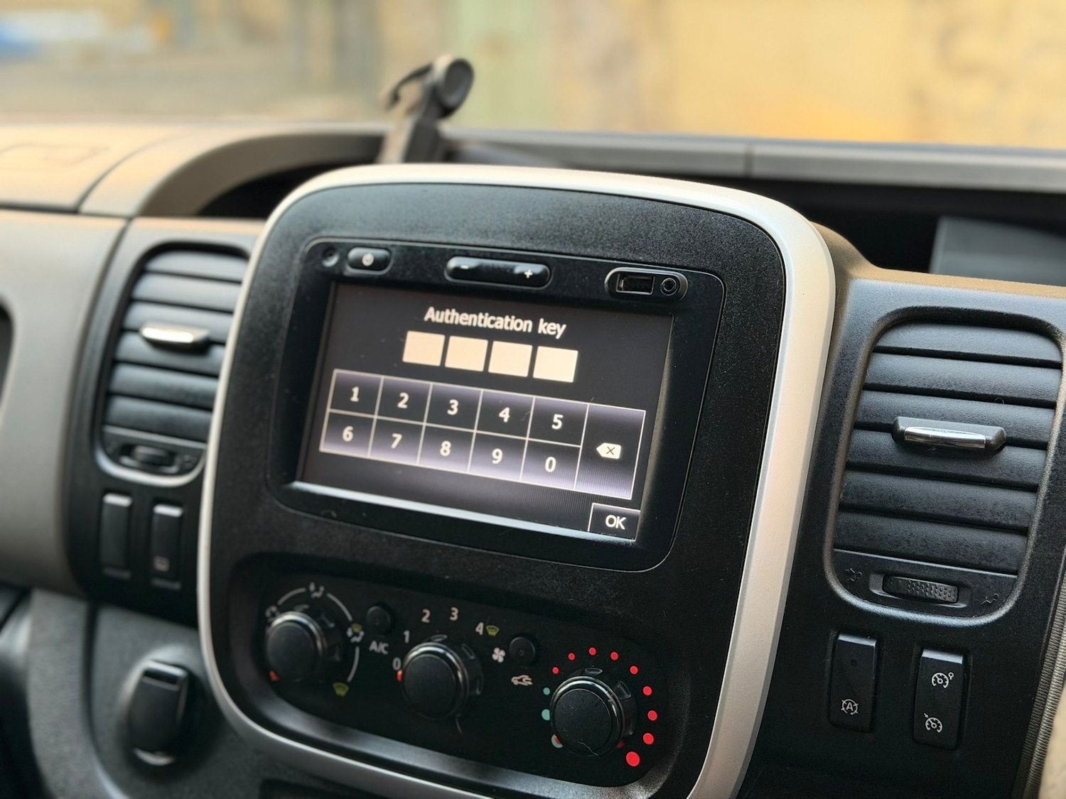 Used Renault Trafic 2015 for sale - 76885140: Photo 11