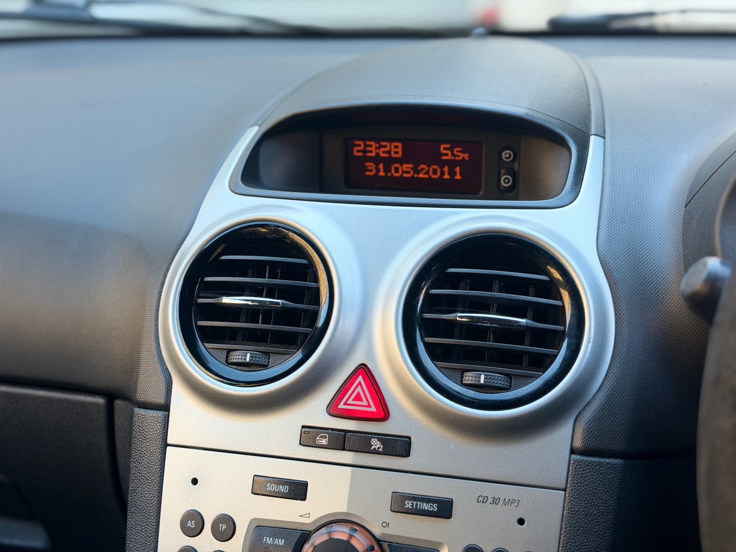 Used Vauxhall Corsa 2011 for sale - 77137925: Photo 15
