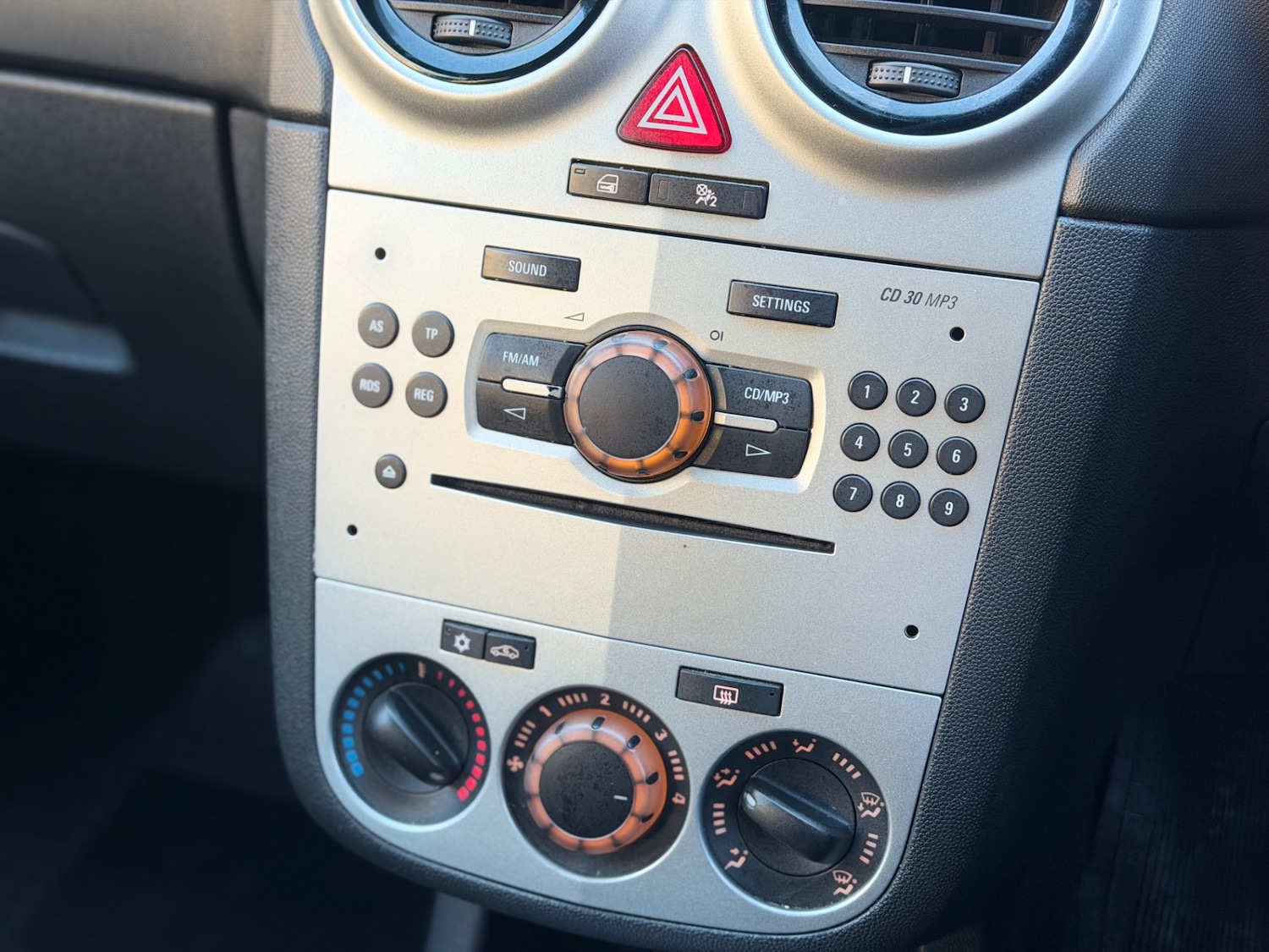 Used Vauxhall Corsa 2011 for sale - 77137925: Photo 16