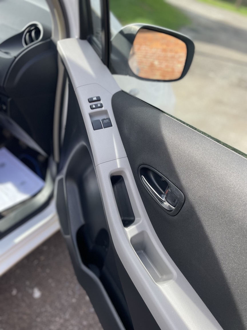 Used Toyota Yaris 2010 for sale - 77880945: Photo 10