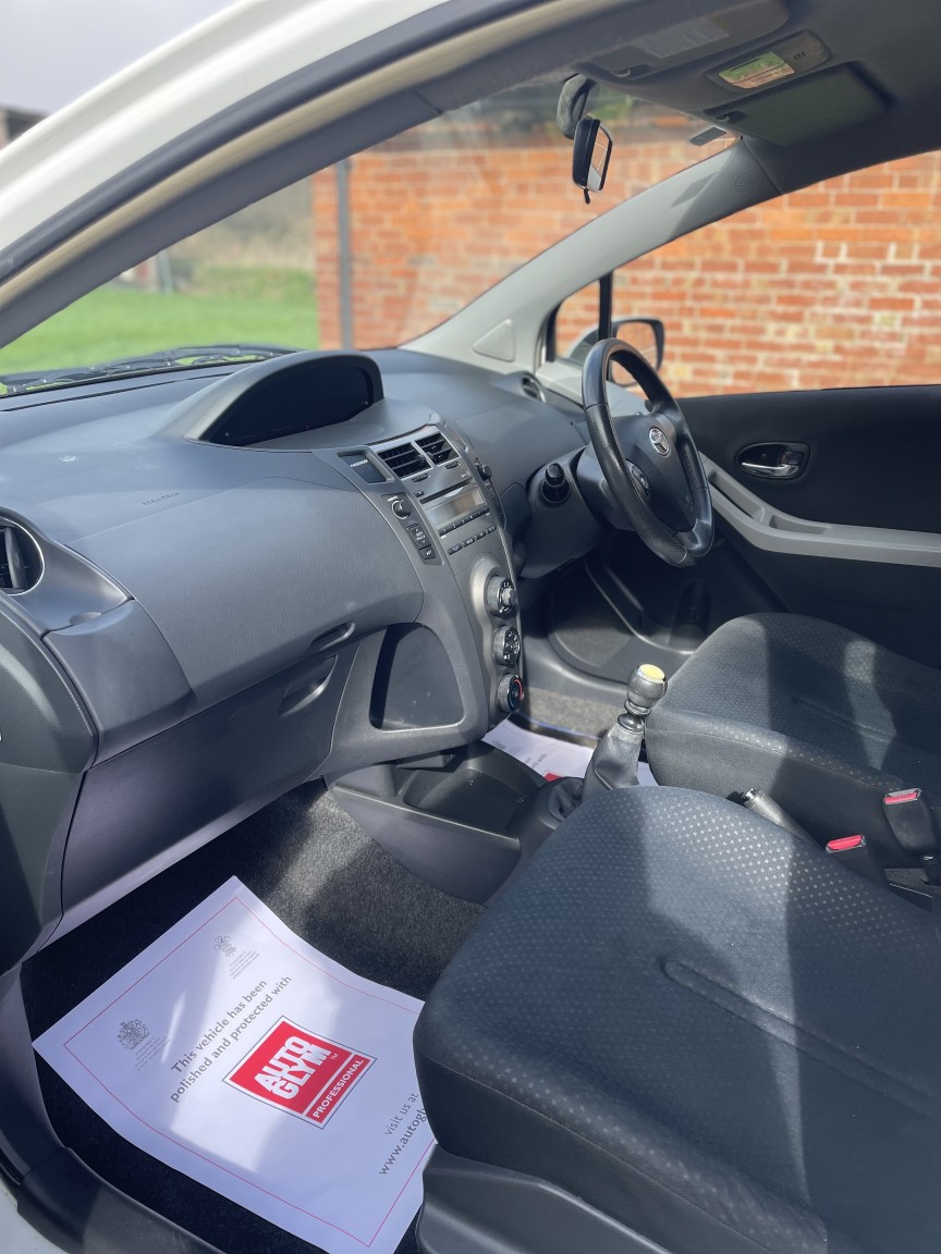 Used Toyota Yaris 2010 for sale - 77880945: Photo 13