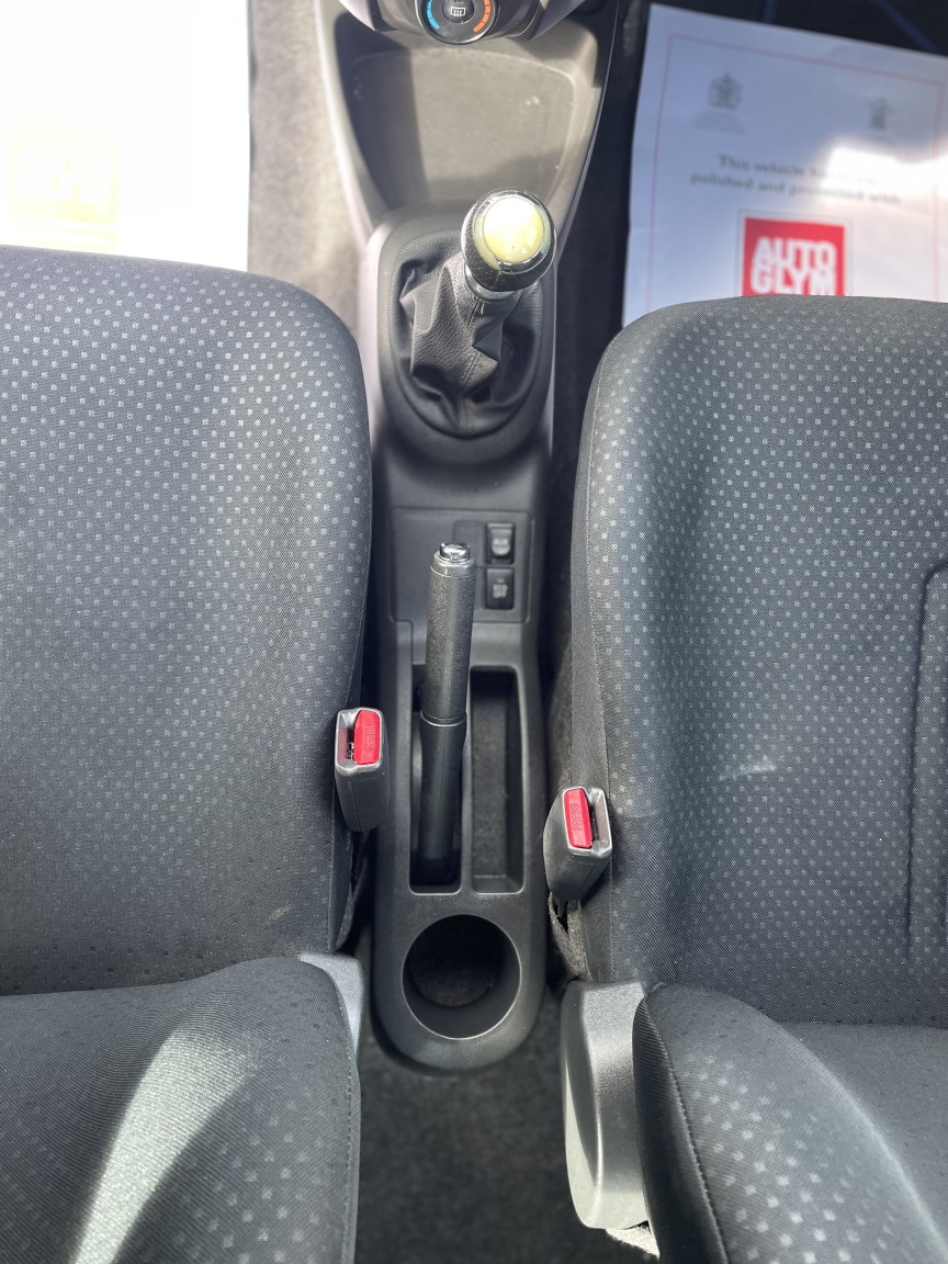 Used Toyota Yaris 2010 for sale - 77880945: Photo 16